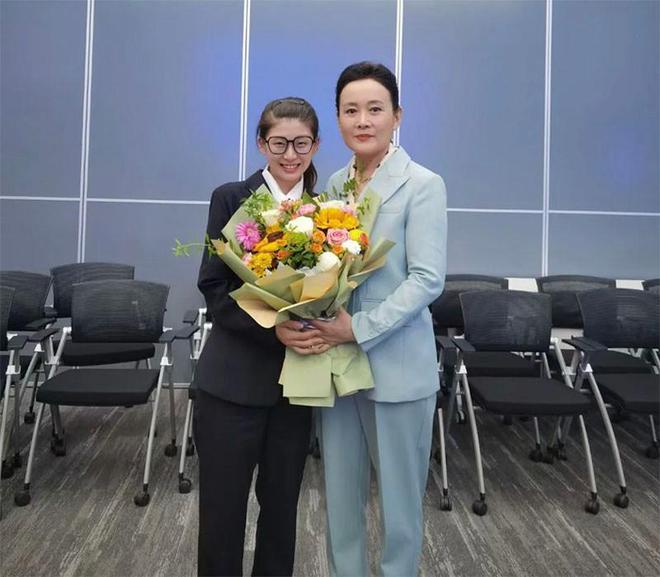 才发现岁月从不败美人60岁反而更美开元棋牌app看了娜仁花的老年打扮(图6)