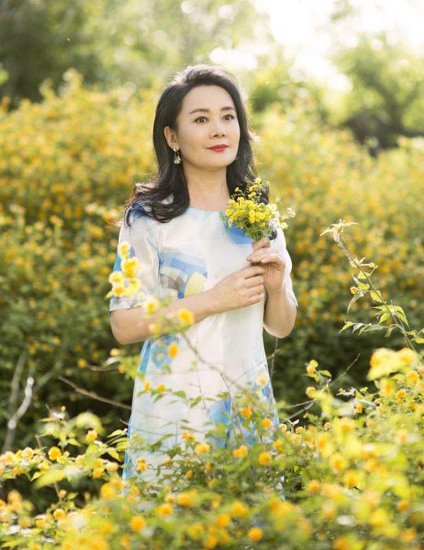 才发现岁月从不败美人60岁反而更美开元棋