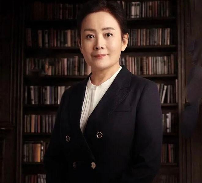 才发现岁月从不败美人60岁反而更美开元棋牌app看了娜仁花的老年打扮(图3)
