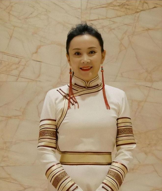 才发现岁月从不败美人60岁反而更美开元棋牌app看了娜仁花的老年打扮(图8)