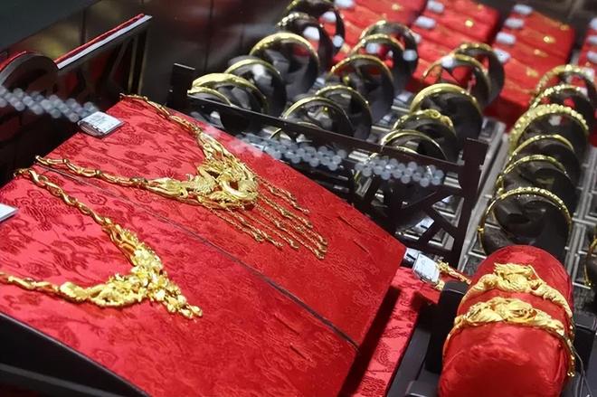 金价翻3倍三金成难题不是不想是结不起开元棋牌app难怪大家不结婚!5年(图9) 金价翻3倍三金成难题不是不想是结不起开元棋牌app难怪大家不结婚!5年(图9)