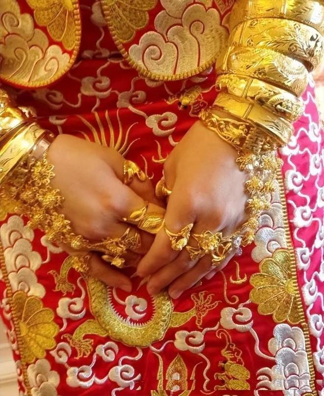 金价翻3倍三金成难题不是不想是结不起开元棋牌app难怪大家不结婚!5年(图10) 金价翻3倍三金成难题不是不想是结不起开元棋牌app难怪大家不结婚!5年(图10)