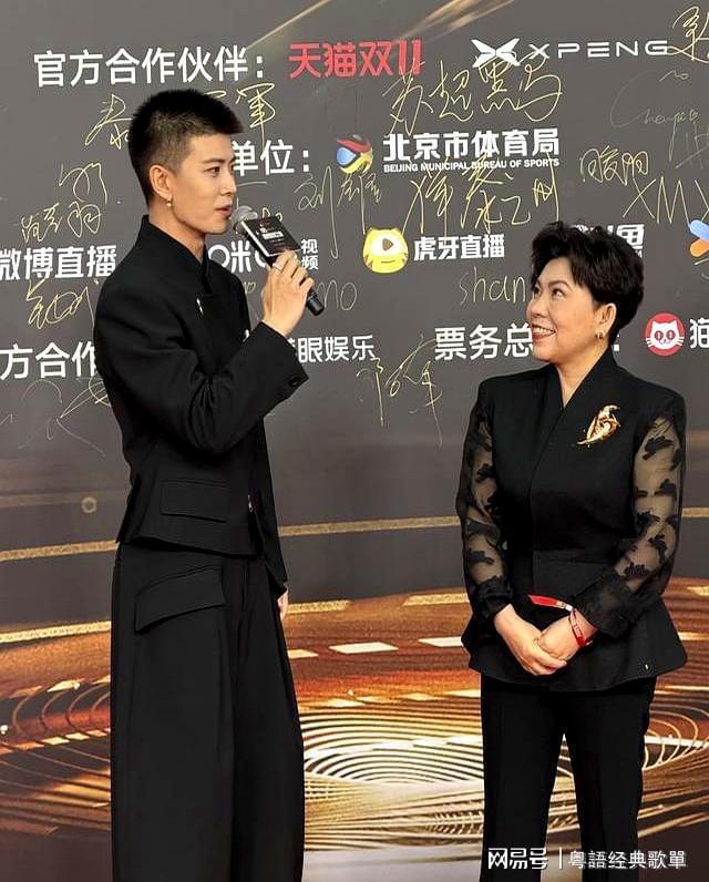 上大分从邓亚萍看他的眼神就知道他多帅开元棋牌app任嘉伦寸头珍珠耳环造型(图3) 上大分从邓亚萍看他的眼神就知道他多帅开元棋牌app任嘉伦寸头珍珠耳环造型(图3)