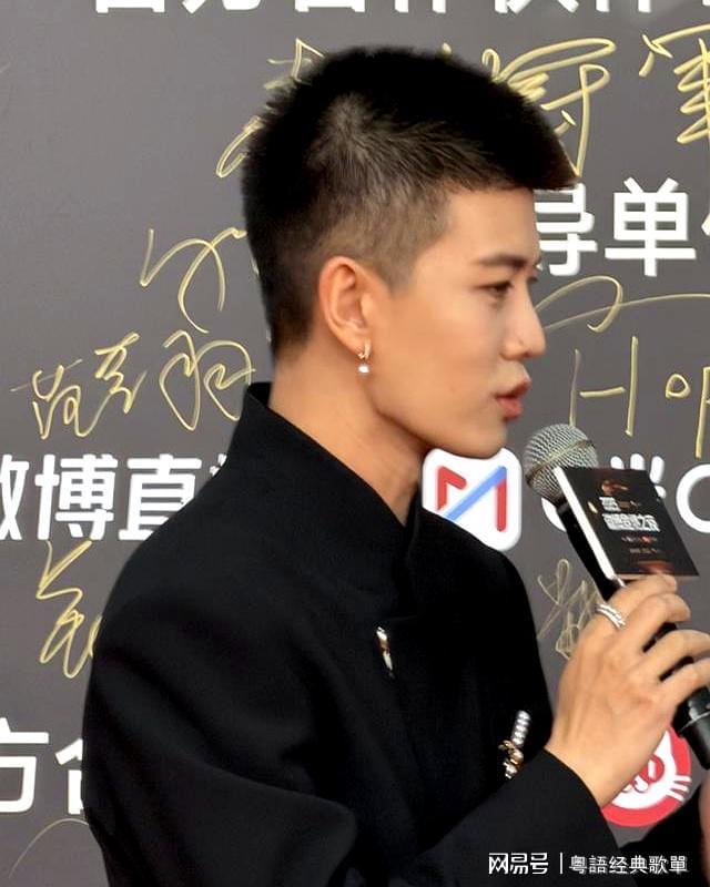 上大分从邓亚萍看他的眼神就知道他多帅开元棋牌app任嘉伦寸头珍珠耳环造型(图7)