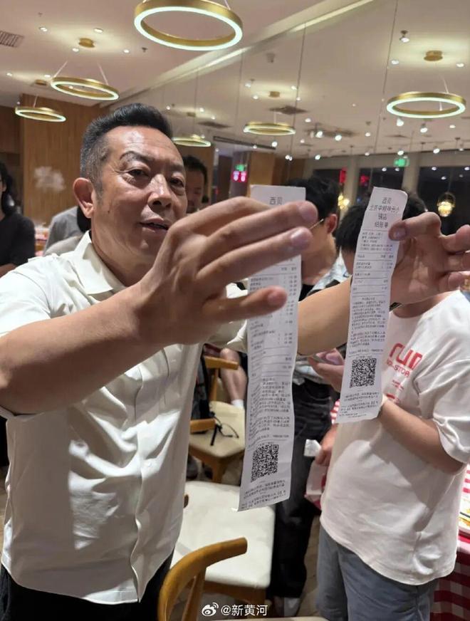 一小时却说“恶心”明天起全国所有门店上线“罗永浩菜单”开元棋牌试玩西贝创始人：罗永浩方结账时攒了会员积分走后(图3)
