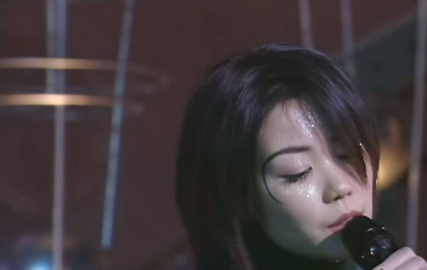 上热搜！水滴耳环再次出圈女儿窦靖童发文！开元ky棋牌王菲春晚备受期待亮相后眉毛(图14)